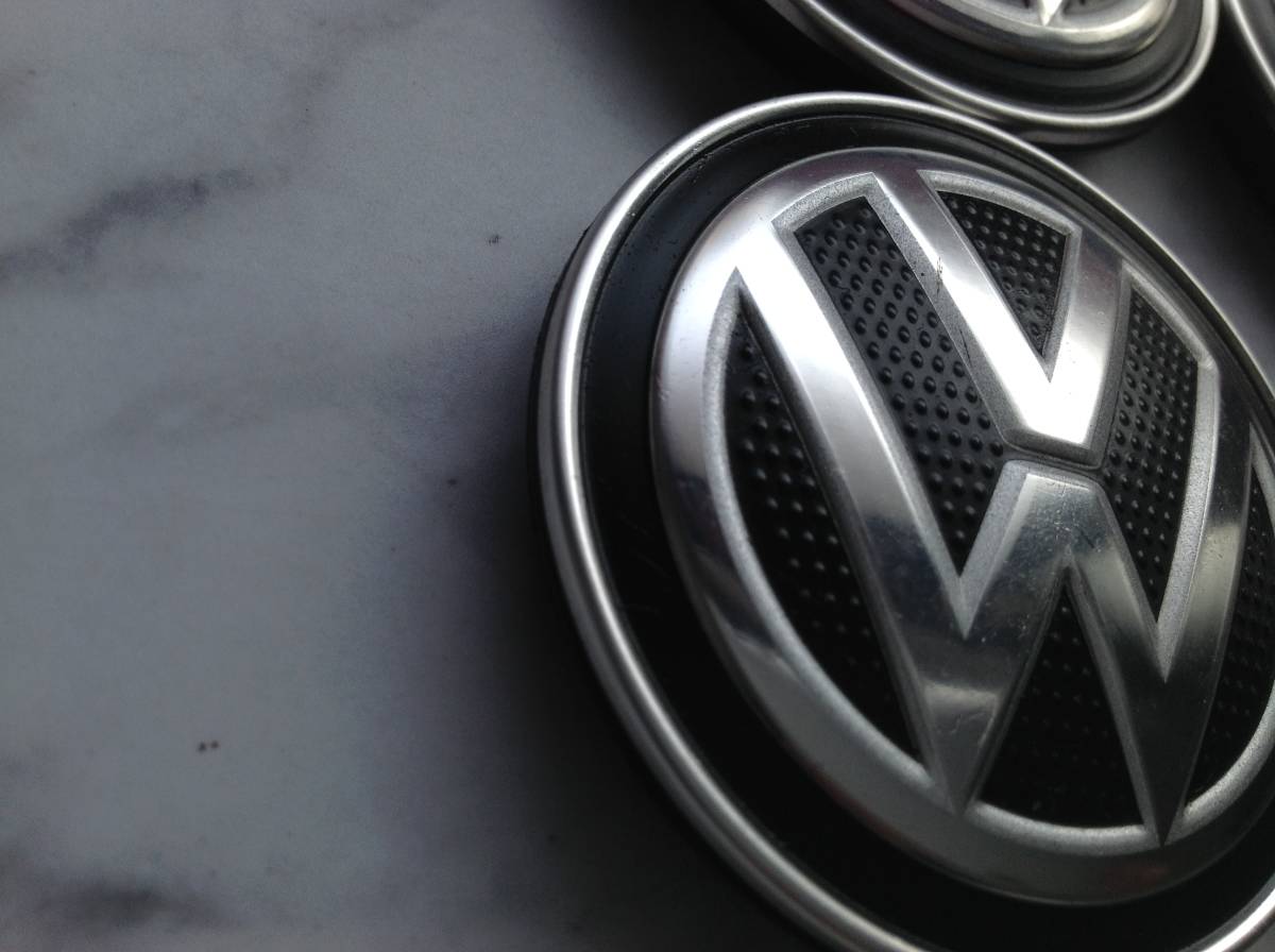 純正 VW純正ホイールセンターキャップ 4pcs センターキャップ（車用品 