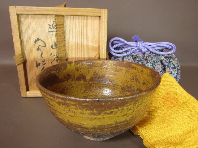 正規品，定番人気 某蒐集家放出品 伊羅保写茶碗 九代 長岡住右衛門 空味 作 表千家十二代 惺斎 花押 銘 松露 134(茶碗)｜売買されたオークション情報、yahooの商品情報をアーカイブ公開 - オークファン 京焼