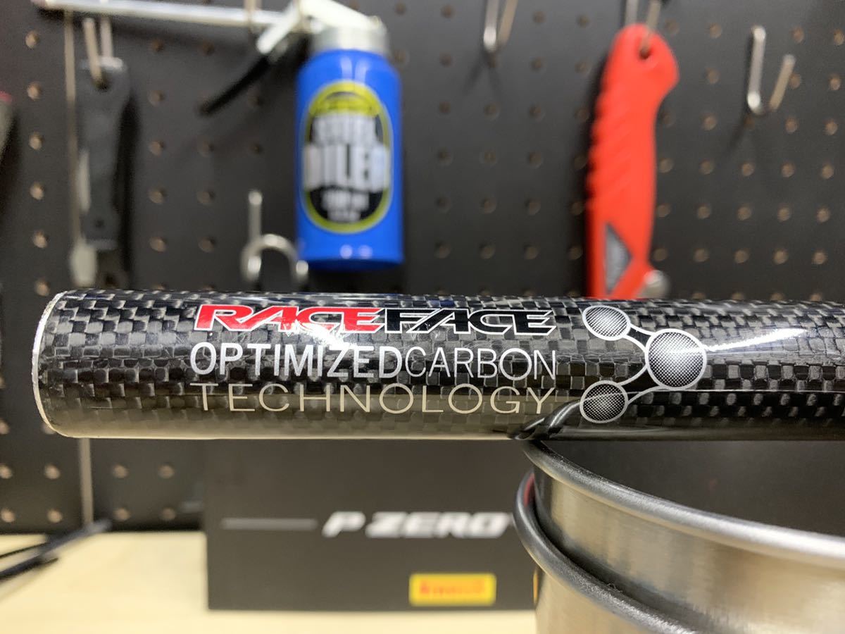 Raceface Next Sl フルカーボンハンドルバー フラットバー 実測132 4g クランプ径25 4mm 長さ560mm Brompton Birdy Bd 1 軽量 フラットバー 売買されたオークション情報 Yahooの商品情報をアーカイブ公開 オークファン Aucfan Com