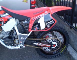 新作登場，新品 CR125R 93-97 CR250R 92-96 UFO リヤフェンダー ニュークリアレッド/R-177(リア)｜売買されたオークション情報、yahooの商品情報をアーカイブ公開 - オークファン ホンダ用