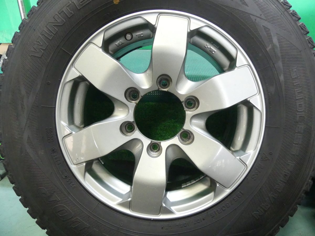ハイエース 200 社外 15インチ アルミホイール 195/80R15 バリ山 