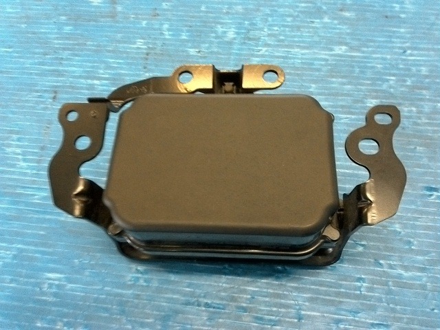 プリウス ZVW51 50 Aプレミアム 純正 ミリ波 ウェーブレーダーセンサー プリクラッシュセンサー DENSO デンソー 88210-47090 230000-7460 トヨタ プリウス | ZVW50 88210-47090 ミリ波レーダーの中古品
