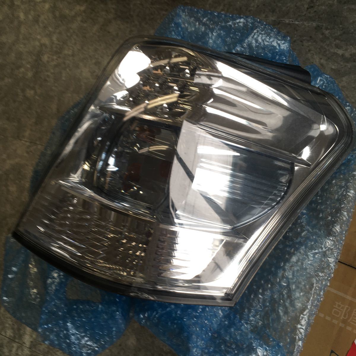 AZK10 SAI 75-12 サイ 右 トヨタ テールライト トヨタ☆SAI☆純正