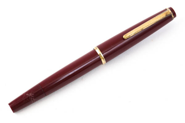 Montblanc NO.32 万年筆 ボルドカラー ペン先14K 585刻印 MONTBLANC モンブラン No 32 万年筆 ペン先 585 刻印 14K 14金