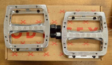 100%新品，本物保証 ODYSSEY GRANDSTAND V2 AL PEDAL Polish 9/16 ポリッシュ/BMX/MTB/ピスト/トラック/GRAND STAND/オデッセイ/アルミ(フラットペダル)｜売買されたオークション情報、yahooの商品情報をアーカイブ公開 - オークフ フラットペダル