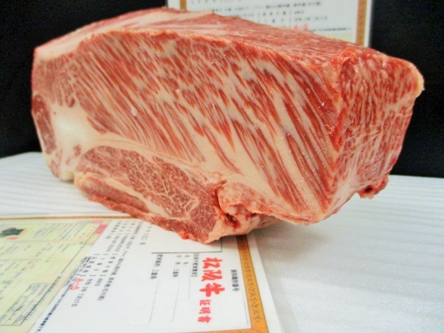 低価，安い 松阪牛A５ 超特肩ロースはね下側 ２，５７ｋｇ(ロース)｜売買されたオークション情報、yahooの商品情報をアーカイブ公開 - オークファン ロース