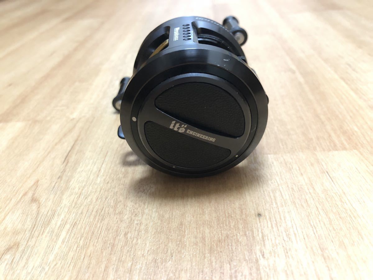 Megabass MONOBLOCK Racing Milano 右ハンドル Megabass MONOBLOCK