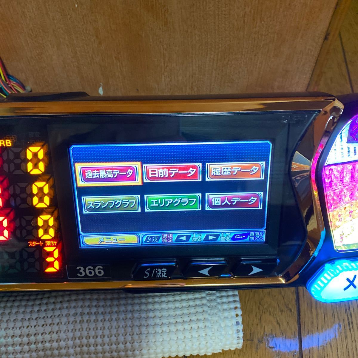 データカウンター | 期間限定価格 超高性能 台座付き デー デー太郎