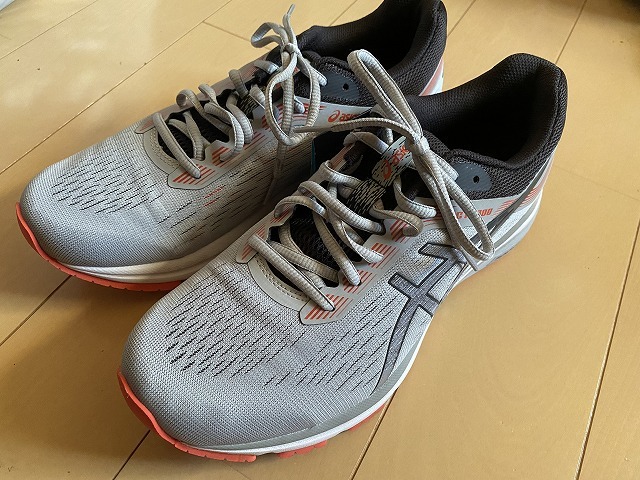  asicsアシックスランニングシューズ GT1000 7 27.0㎝(27.0cm)｜売買されたオークション情報、yahooの商品情報をアーカイブ公開 - オークファン 27.0cm