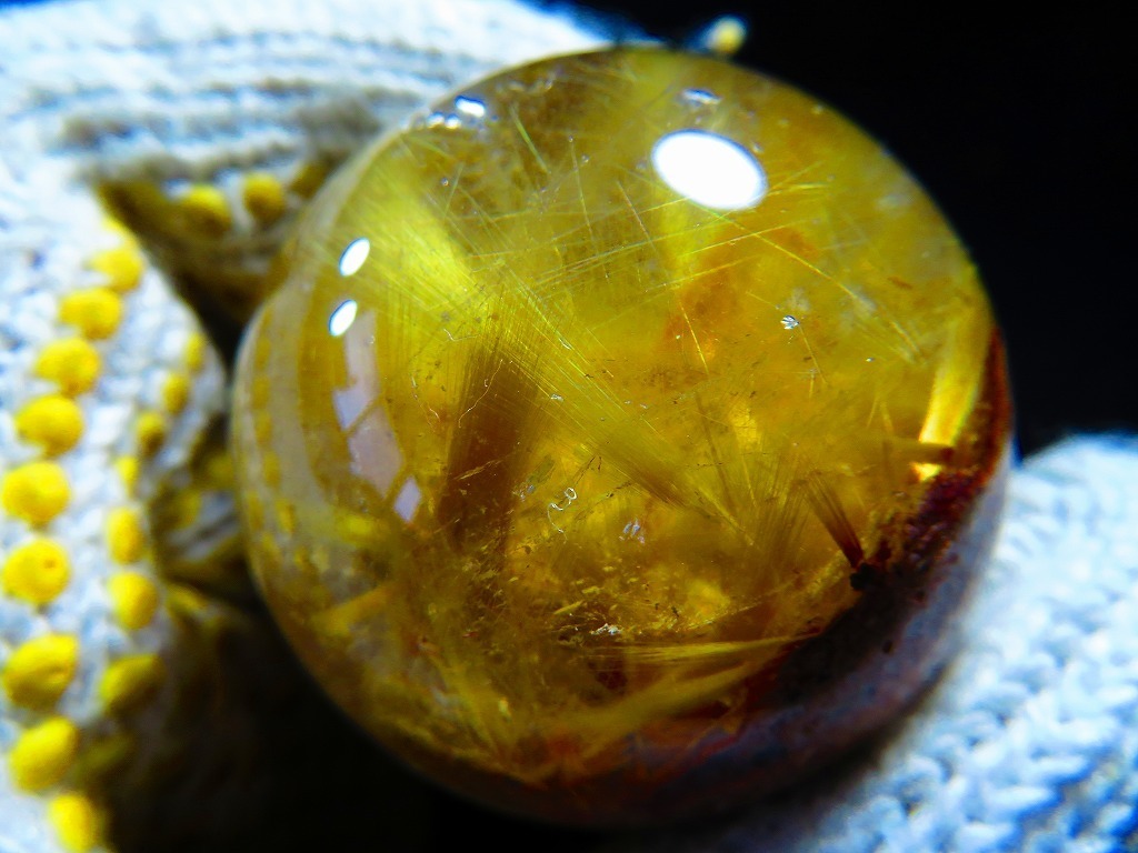 超金運上昇☆天然水晶☆金ルチルクォーツ ☆台付き☆丸玉101g☆tr17204