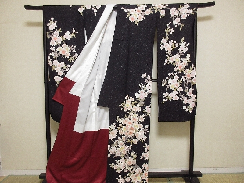 16 振袖フルセット 正絹 黒 ブラック 朱赤 金彩 駒刺繍 暈し染め 舞蝶 桜 ドークブア□振袖 黒地 舞蝶に桜 駒刺繍 極上の逸品 706 逸品 金彩