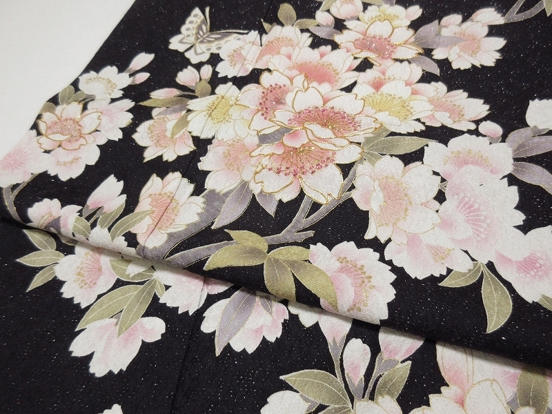 ドークブア□振袖 黒地 舞蝶に桜 駒刺繍 極上の逸品 706 逸品 金彩