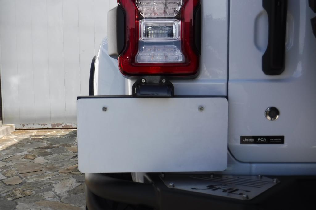 【限定SALE，新品】 [GI★GEAR販売代理店] ナンバー移動キット ライセンスプレート LEDナンバー灯付き JEEP ジープ JLラングラー 2019年～