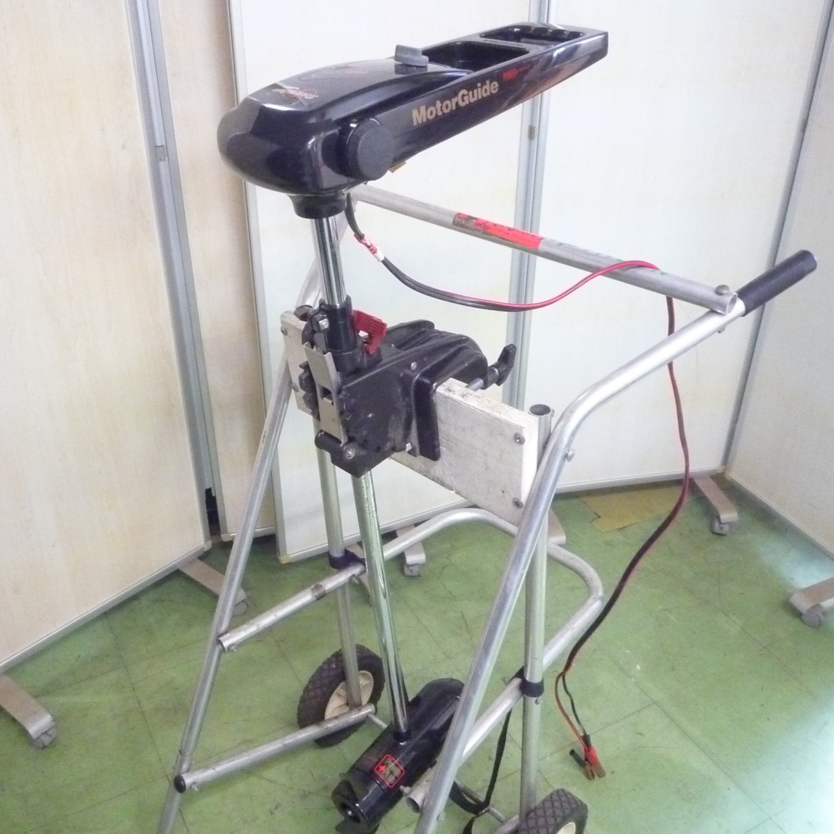  船外機 モーターガイド 43 LBS THRUST 12V シャフト長約84cm 船 ボート ハンドエレキ MotorGuide(10馬力未満)｜売買されたオークション情報、yahooの商品情報をアーカイブ公開 - オークファン 10馬力未満