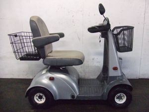 シニアカーのYahoo!オークション(旧ヤフオク!)の相場・価格を見る