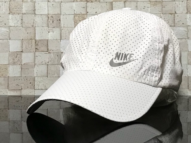 人気SALE，セール 品 168E お洒落 NIKE ナイキ スポーツ キャップ 帽子 CAP お洒落なホワイトの吸汗速乾機能のあるDRI-FIT素材 FREEサイズ(ナイキ)｜売買されたオークション情報、yahooの商品情報をアーカイブ公開 - キャップ
