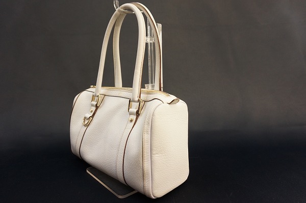 グッチ ハンドバッグ(レディース GUCCI(グッチ) ホワイト(白)系 ホースビット バンブー 白 ショルダーバッグ ・ GUCCI(バッグ 1955〕ミディアム ホワイト⁄白色系)のフリマアイテム一覧 2WAYハンドバッグ レザー カーフ GUCCI(カラーホワイト)(トートバッグ