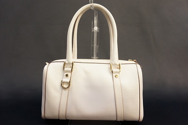 グッチ ハンドバッグ(レディース GUCCI(グッチ) ホワイト(白)系 ホースビット バンブー 白 ショルダーバッグ ・ GUCCI(バッグ 1955〕ミディアム ホワイト⁄白色系)のフリマアイテム一覧 2WAYハンドバッグ レザー カーフ GUCCI(カラーホワイト)(トートバッグ
