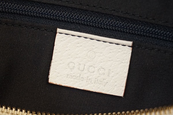 グッチ ハンドバッグ(レディース GUCCI(グッチ) ホワイト(白)系 ホースビット バンブー 白 ショルダーバッグ ・ GUCCI(バッグ 1955〕ミディアム ホワイト⁄白色系)のフリマアイテム一覧 2WAYハンドバッグ レザー カーフ GUCCI(カラーホワイト)(トートバッグ