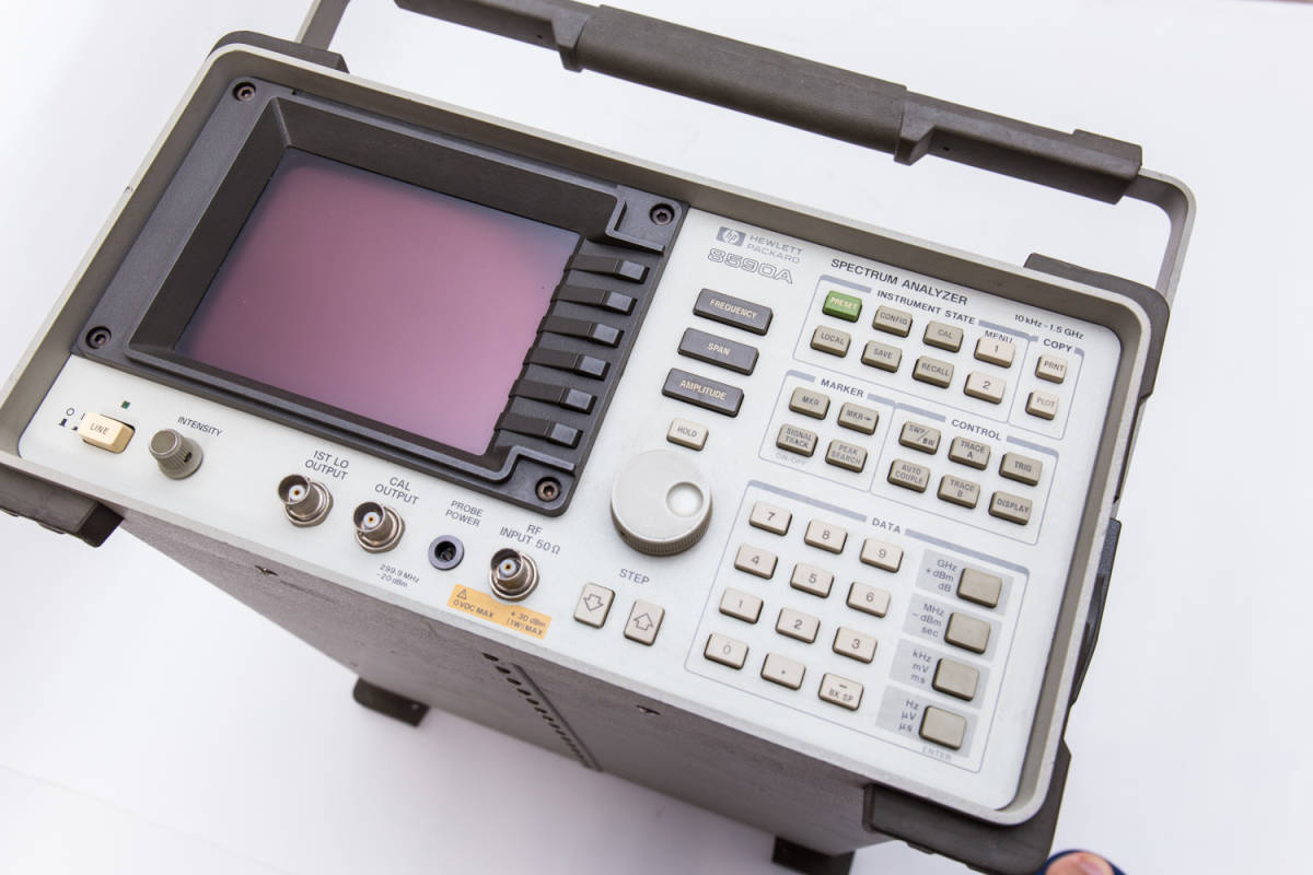 hp 8590A 10kHz-1.5GHz スペクトラムアナライザ (旧アジレント Agilent
