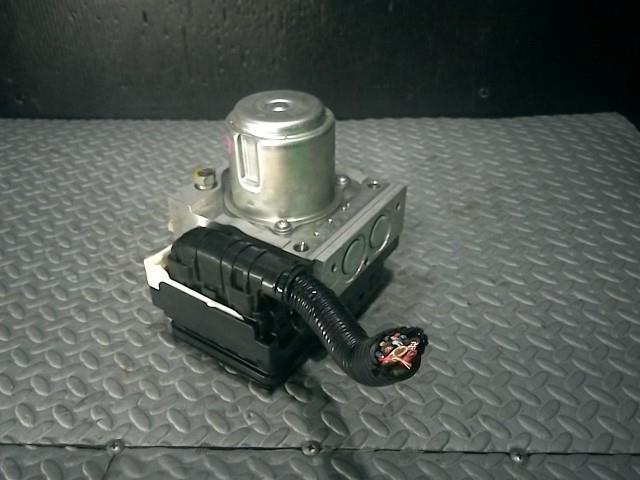 オデッセイ DBA-RC1 ABSアクチュエーター NH820P 57110-T6A-J33