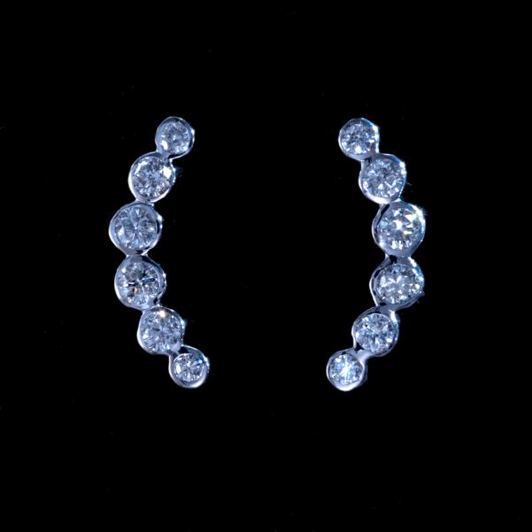 *PE3929WG 新品！令和新作Design！美しい天然ダイヤモンド０．３０ct 最高級18金WG無垢ピアス 重量0.8g 幅13.0×2.6mm