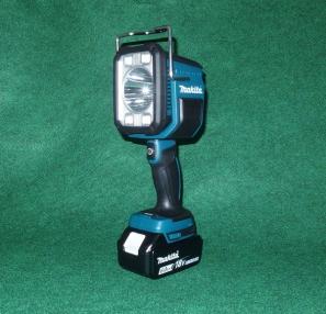 HOT，品質保証 ② マキタ ML812 14.4V/18V対応 充電式フラッシュライト 照程距離:640m 光束:1250ml LED バッテリ 充電器別売(ハンディライト、懐中電灯)｜売買されたオークション情報、yahooの商品情報をアーカイブ その他
