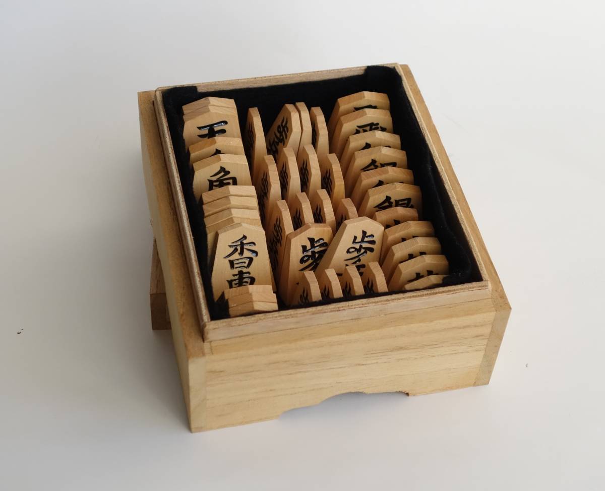 天童産将棋駒 天元作 黄楊特上彫 水無瀬書体