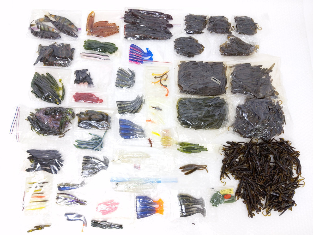 ワーム バス釣り ブラックバス 釣り セットの通販 ルアー セット フィッシング 海外 限定品 お楽しみセット - メルカリ まとめ売り バス釣り最強ルアー7種を厳選！私が何度も救われた ブラックバス用ワームでシーバス釣り比べしてみた
