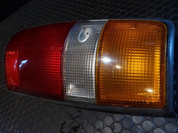 【良品】トヨタ ランドクルーザー 80 純正 テール 33-06903 L 左 ランクル ランクル 80 テールライト 33-06903 L 左 トヨタ 純正 テール ランプ