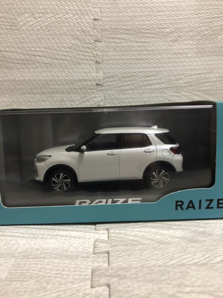 トヨタ 1⁄30 新型ライズ RAIZE 非売品 | 最新モデル カラーサンプル