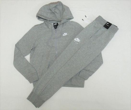【正規品，格安】 NIKE ウィメンズ スウェット パーカー パンツ セットアップ グレー S ナイキ 裏起毛 上下セット Wウエスト ヨガ CI1147-063 CN7088-063(ナイキ)｜売買されたオークション情報、yahooの商品情報をアー スウェット