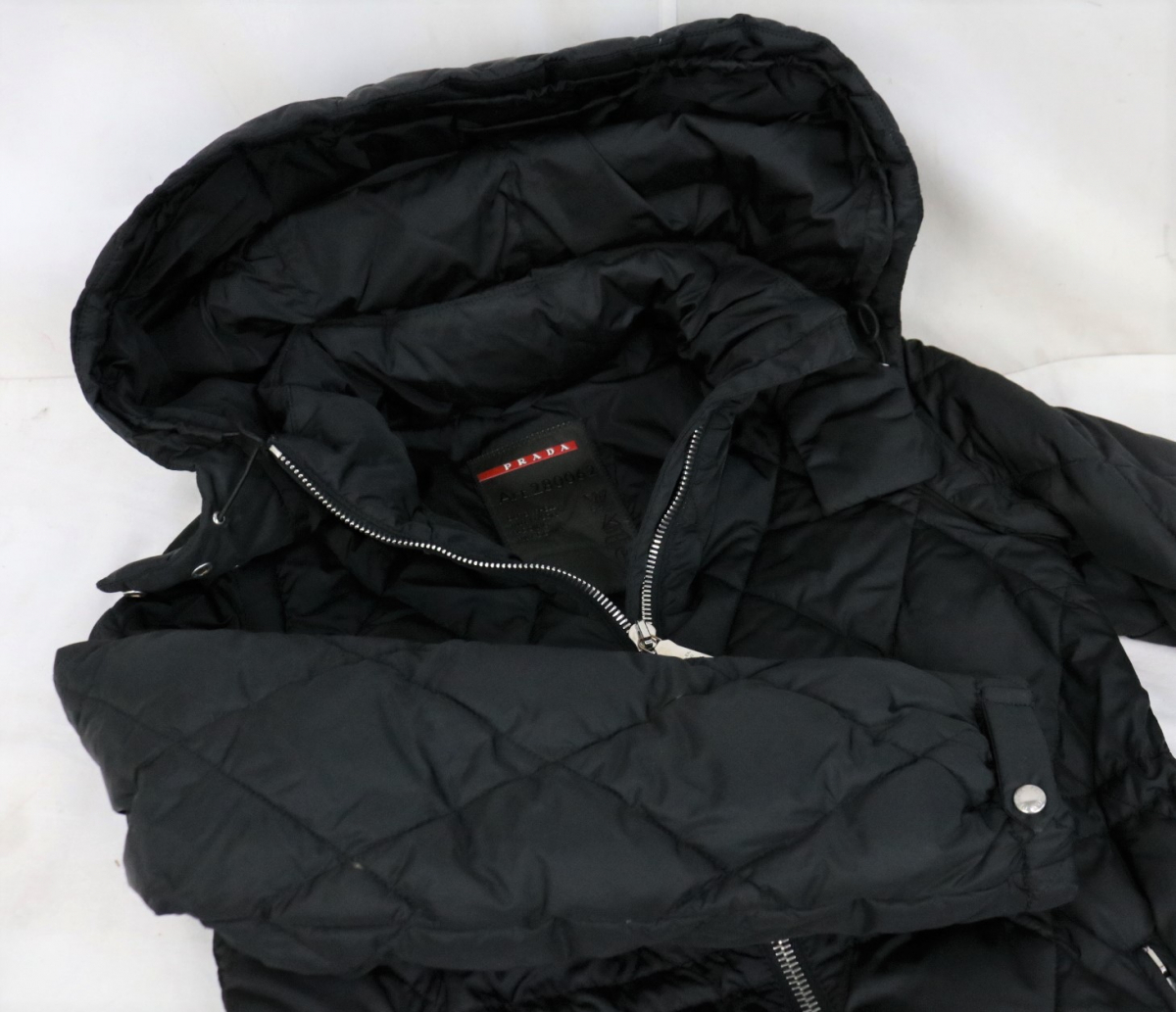 ト滝 Prada プラダ ダウン コート レディース サイズ 38 ブラック Dc275dcm45 コート 売買されたオークション情報 Yahooの商品情報をアーカイブ公開 オークファン Aucfan Com