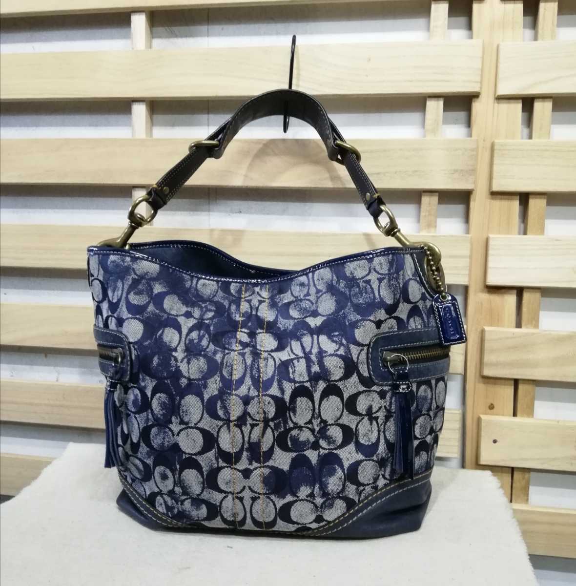 美品☆COACH ワンショルダーバッグ タイダイ シグネチャー柄 美品☆COACH ワンショルダーバッグ タイダイ シグネチャー柄