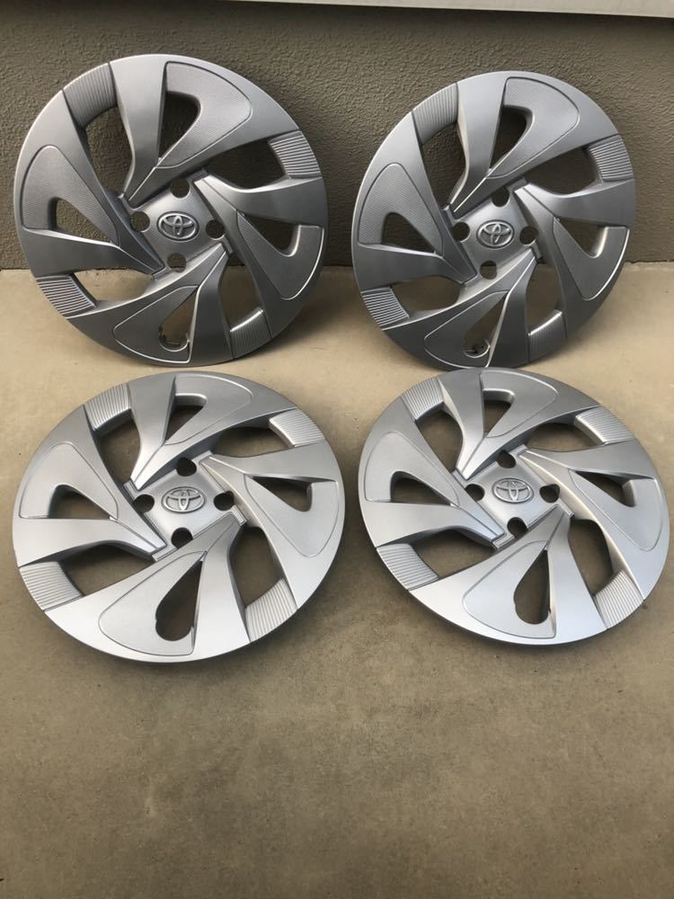 アクア トヨタ ホイールキャップ 納車外し 純正ホイールキャップ 4枚