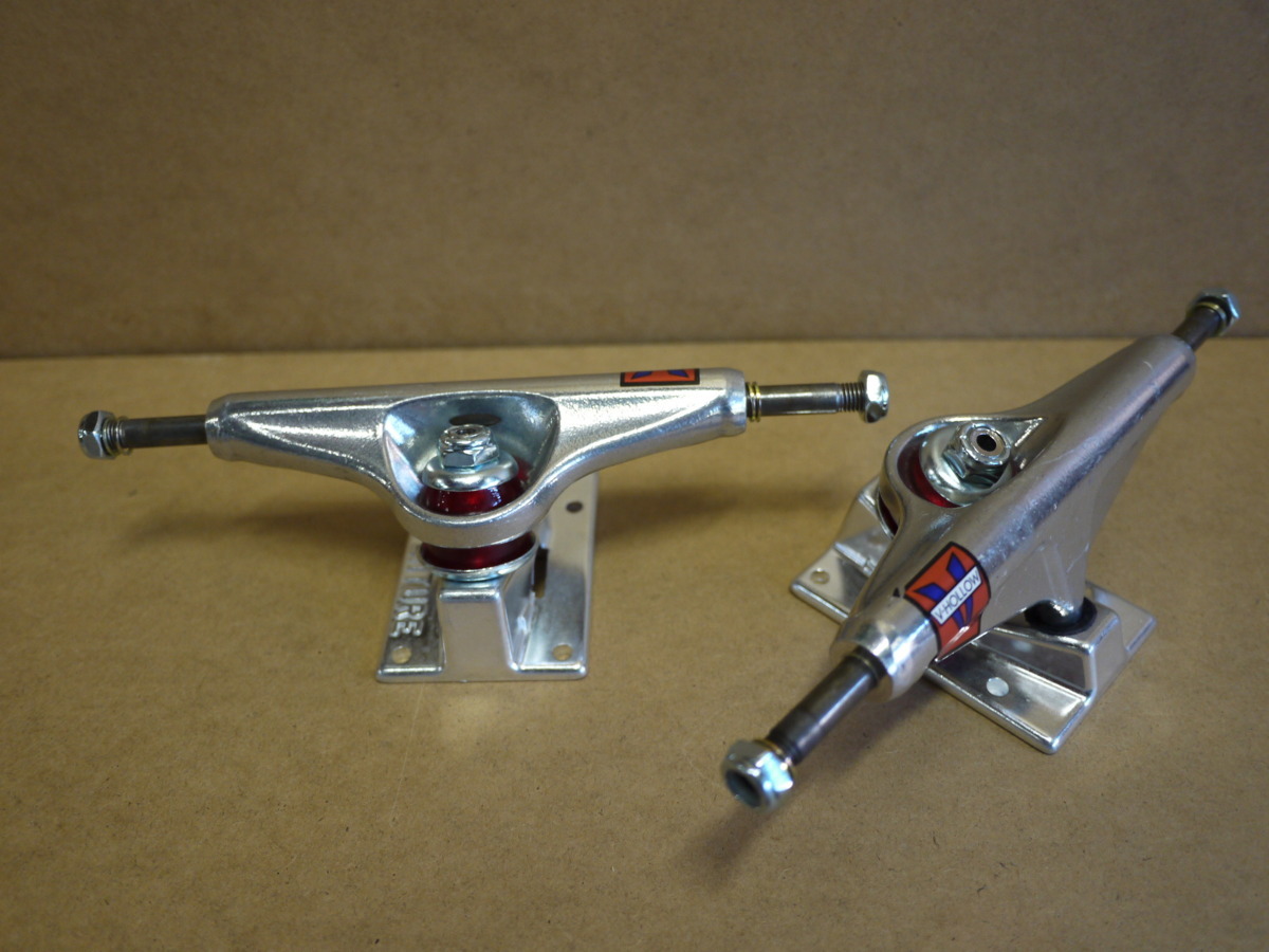 最新作，人気SALE 5 VENTURE HOLLOW LOW5.2 スケートボード トラック色SILVER W/ RED BUSHING 2個セット ベンチャー(トラック)｜売買されたオークション情報、yahooの商品情報をアーカイブ公開 - オークファン トラック