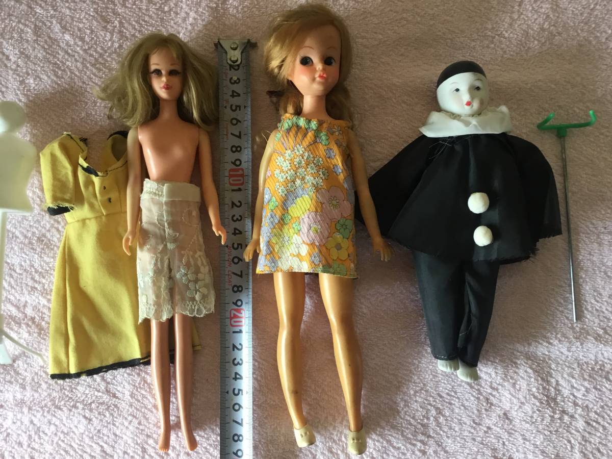 数量限定，送料無料 時代 リカちゃん 着せ替え人形 ハンカチ３枚 人形立て２点(人形)｜売買されたオークション情報、yahooの商品情報をアーカイブ公開 - オークファン 人形