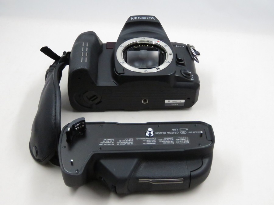 14817T4]☆超極上美品☆MINOLTA α-7 ボディ + VC-7 + グリップ