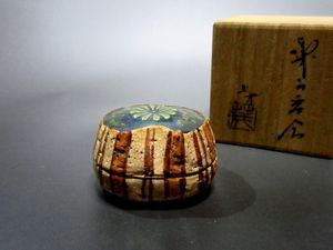 織部 香合のYahoo!オークション(旧ヤフオク!)の相場・価格を見る