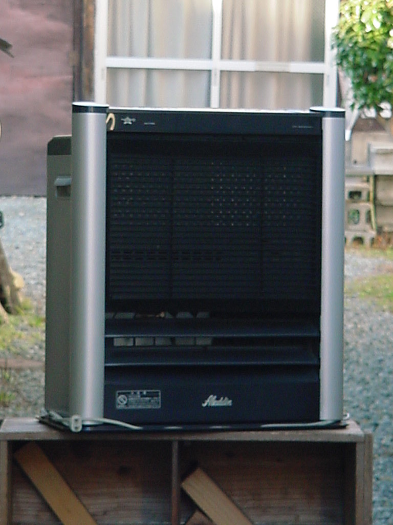 アラジン　石油ファンヒーター　AJ-F45A　２０１１年製　タンク容量７リットル アラジン 石油ファンヒーター AJ-F45A 2011年製 タンク容量7