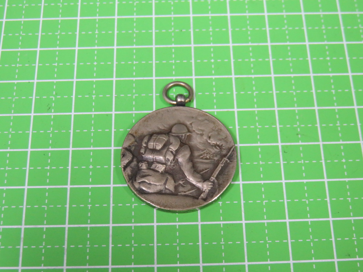 495DV15R2【横浜古物】徽章　関東軍　満州事変二周年記念章　皇紀2593年　9月18日 Yahoo!オークション -「満州事変」(小物、アクセサリー) 勲章 記章 日本軍・関東軍・満州事変二周年記念章・勲章 満州国皇帝訪日記念章・・・戦前の日本の勲章｜くらや骨董品などの