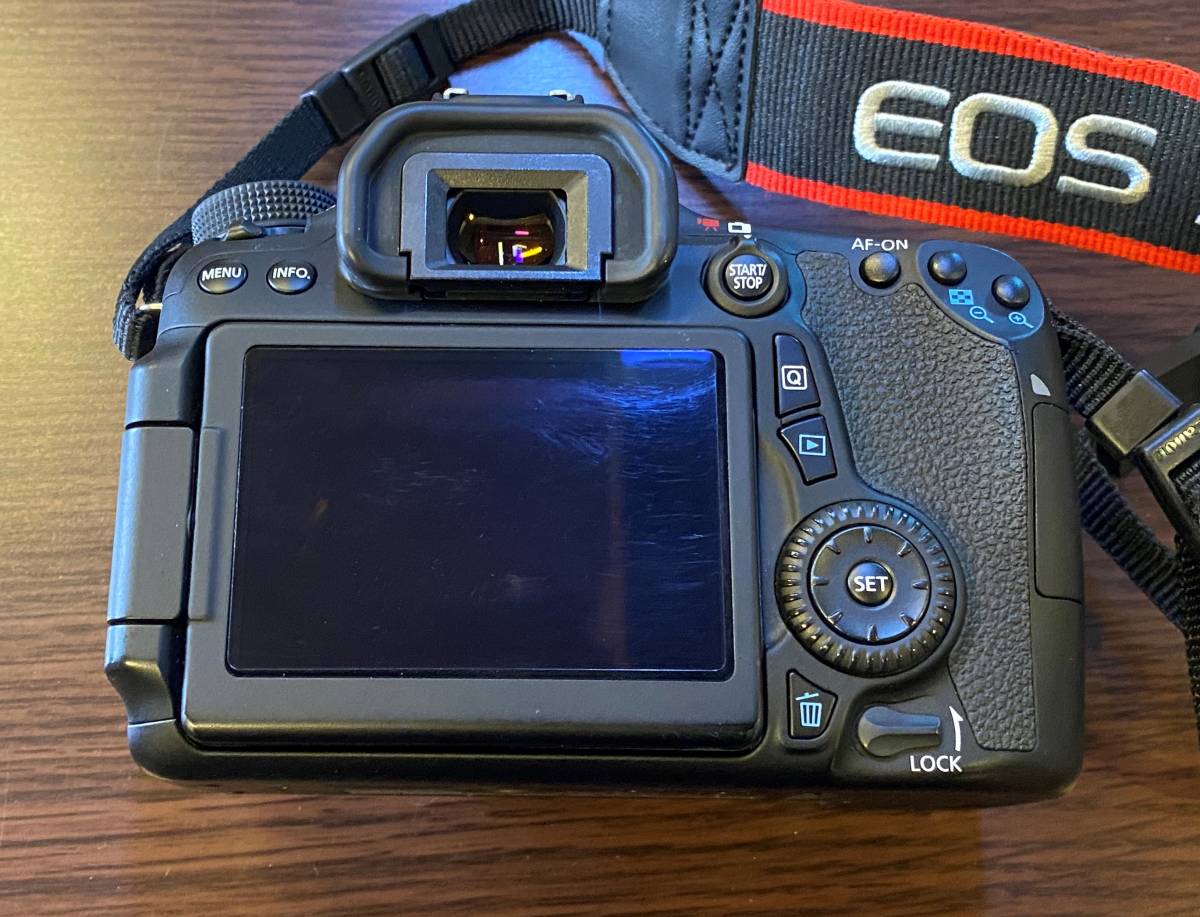 Canon EOS 70Dボディ， バッテリー2個， EF28-135mm F3.5-5.6 IS USM 