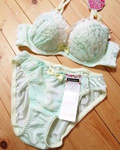 しまむら ブラジャーのヤフオク の相場 価格を見る ヤフオク のしまむら ブラジャーのオークション売買情報は7件が掲載されています