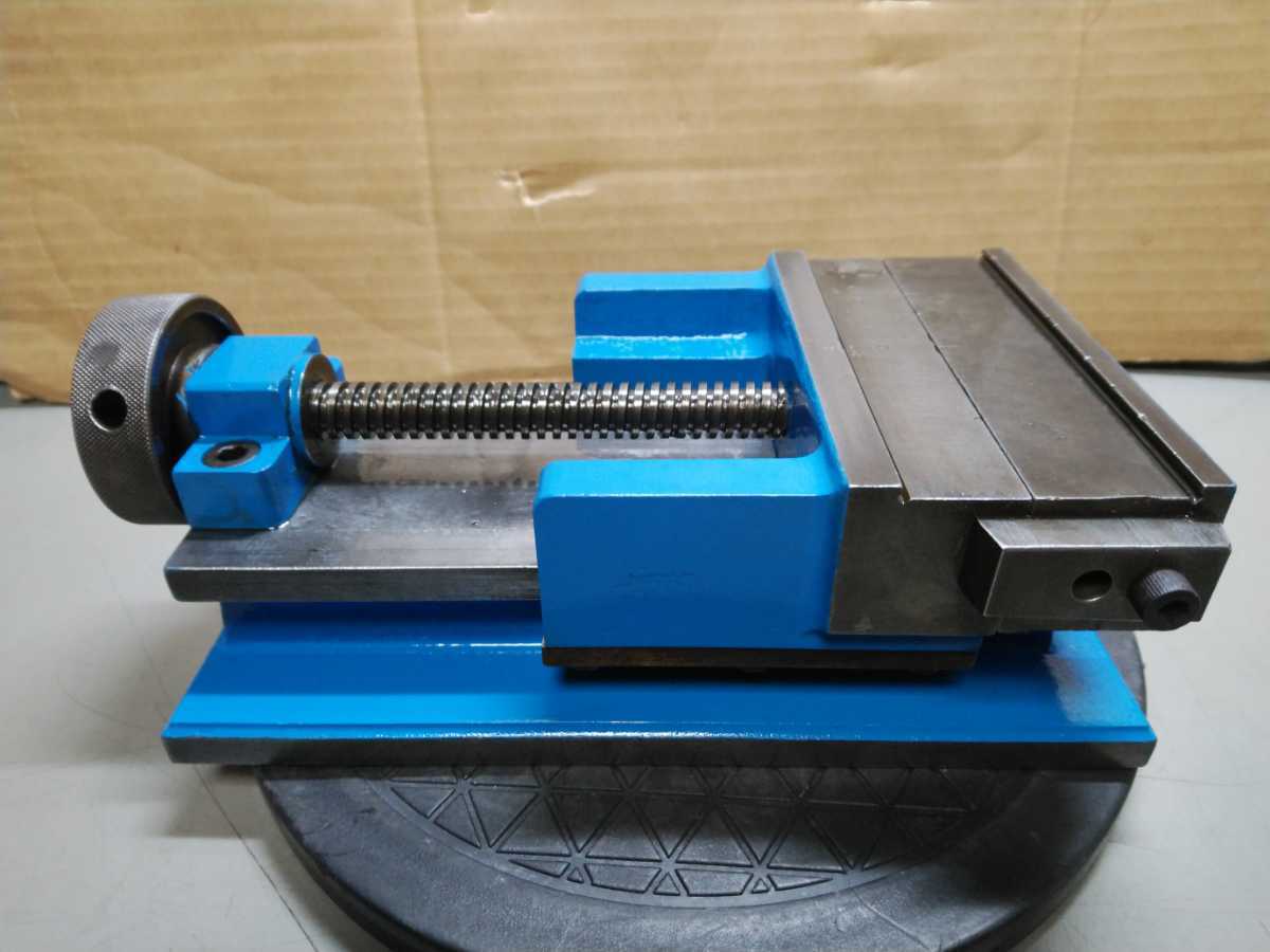 | 0 万力 丸胴型バイス メーカー不明 口幅130mm 2026年最新Yahoo! ヘッドが自在に動く : 万力バイス｜パーツ固定や塗装に最適な工具 - アスクル 1台（直送品） MV75ー130 測定用バイス 彫金工具製造・輸出入の株式会社