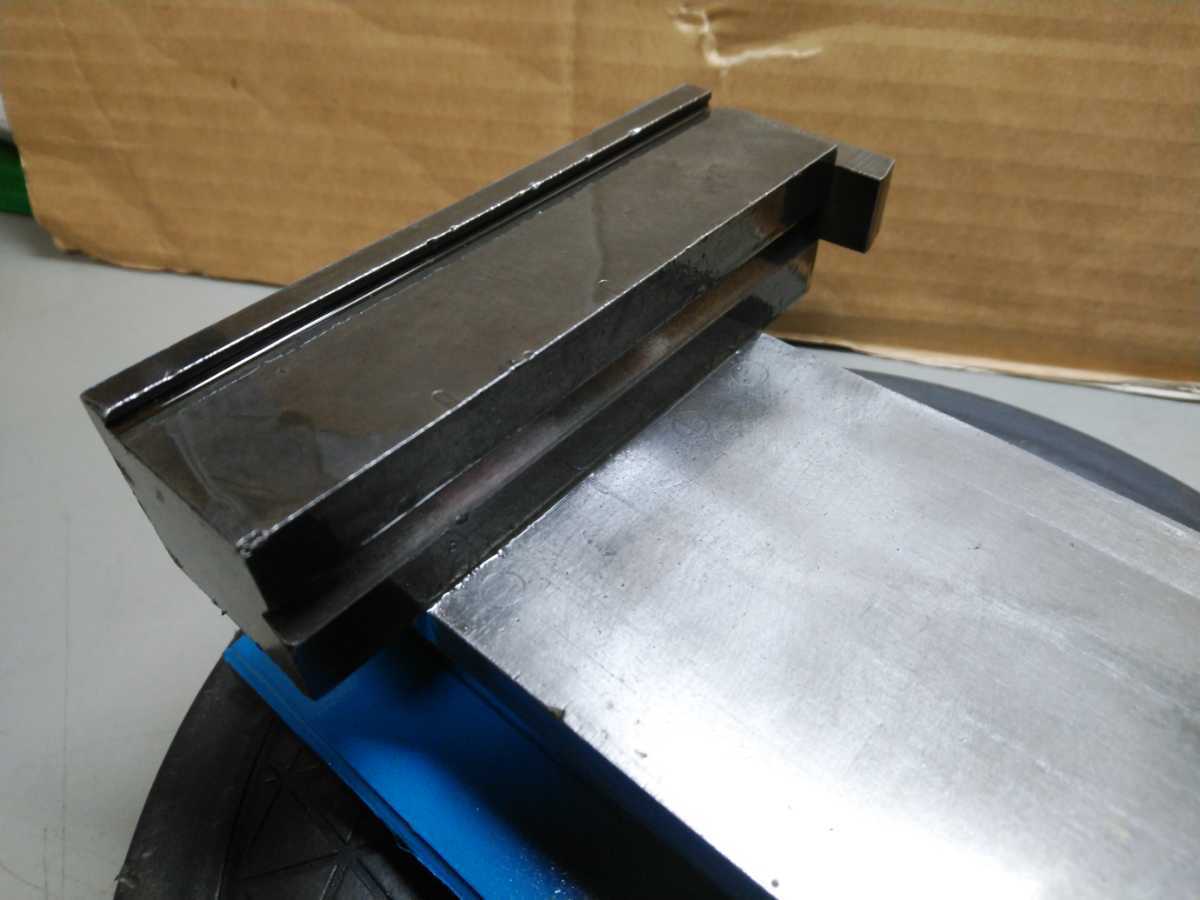 | 0 万力 丸胴型バイス メーカー不明 口幅130mm 2026年最新Yahoo! ヘッドが自在に動く : 万力バイス｜パーツ固定や塗装に最適な工具 - アスクル 1台（直送品） MV75ー130 測定用バイス 彫金工具製造・輸出入の株式会社
