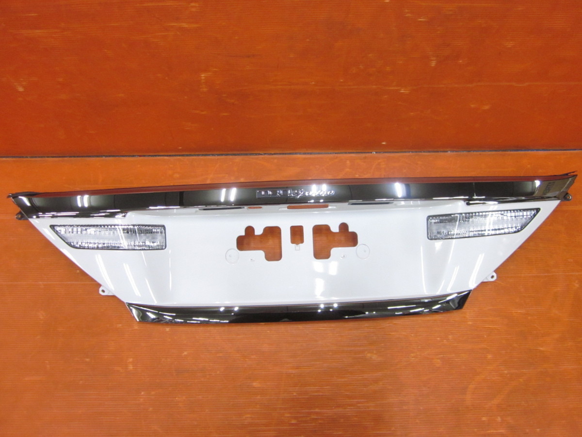 【I】20系 ヴェルファイア 後期 リアガーニッシュ 中古品 ANH20W GGH20W クリスタルシャイン(070) リアゲート 76801-58110