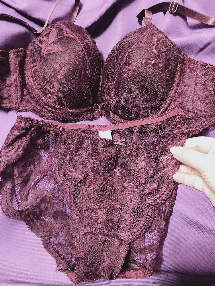 38歳離婚ママ　ゆり　タンス整理品　ECO商品　この1着とっておきの大事なボルドーレース　ブラショーツセット ブラジャー　パンツです