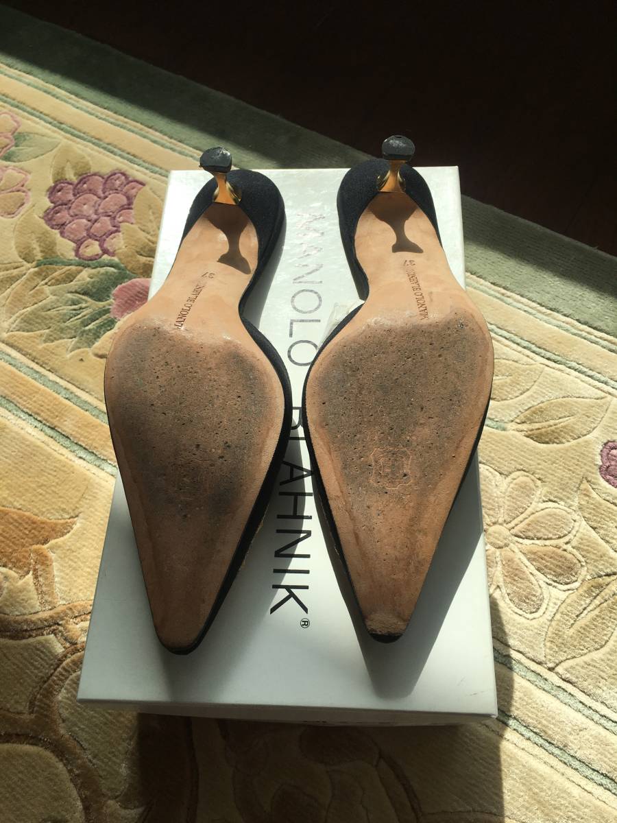 マノロブラニク MANOLO BLAHNIK ミュール 黒にゴールドの刺繍
