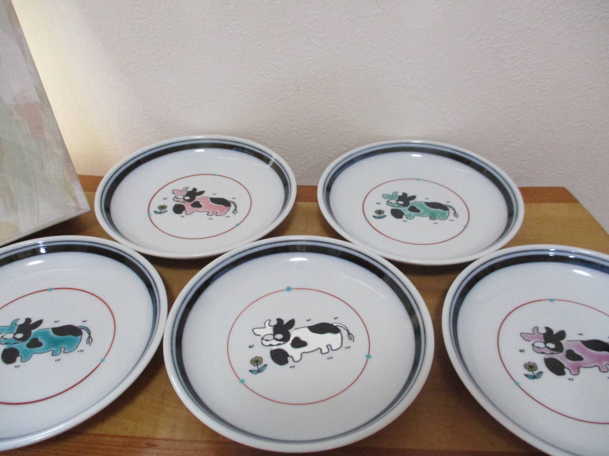 九谷焼 鶴峰 小皿 5枚 銘々皿 牛の図 色違い 丑 可愛い 茶道具 小皿 売買されたオークション情報 Yahooの商品情報をアーカイブ公開 オークファン Aucfan Com