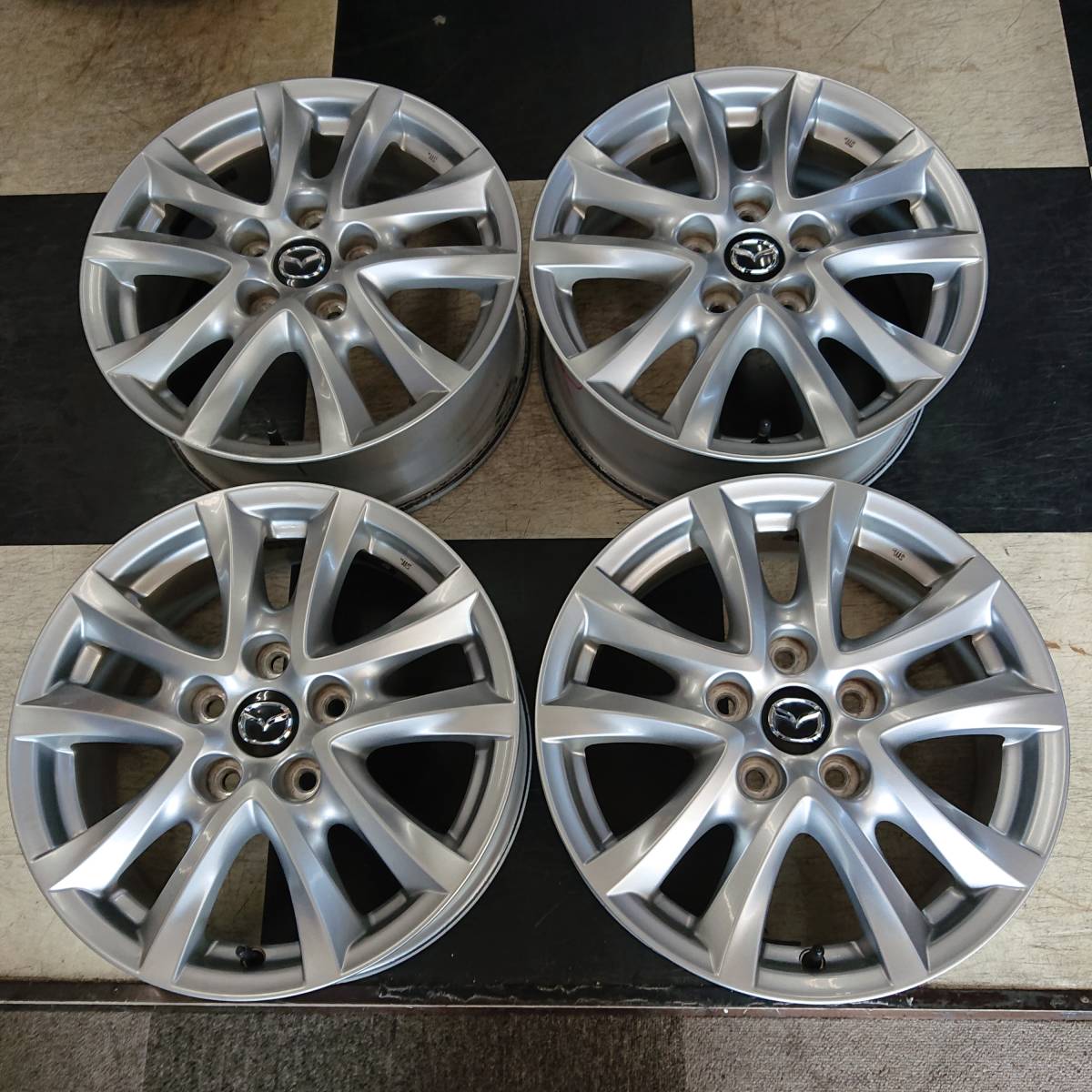 マツダ純正　16インチ　6.5J+50　114.3-5H★ちょいキズ★CX-3　ビアンテ　アクセラ　プレマシー　MPV等に★タイヤの相談承ります。